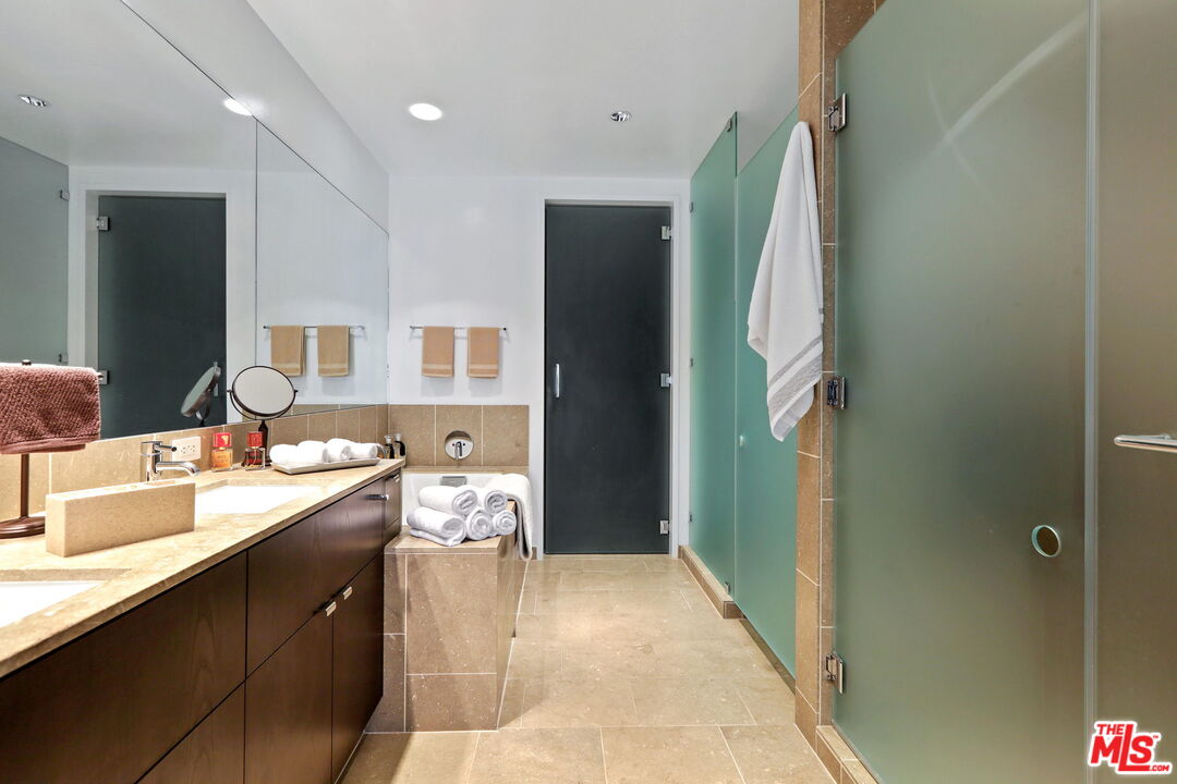 6250 Hollywood Blvd Unit: 5J