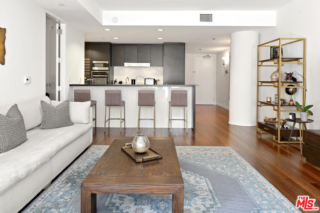 6250 Hollywood Blvd Unit: 5J