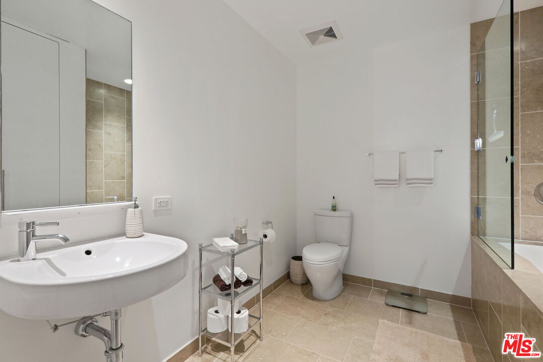 6250 Hollywood Blvd Unit: 5J