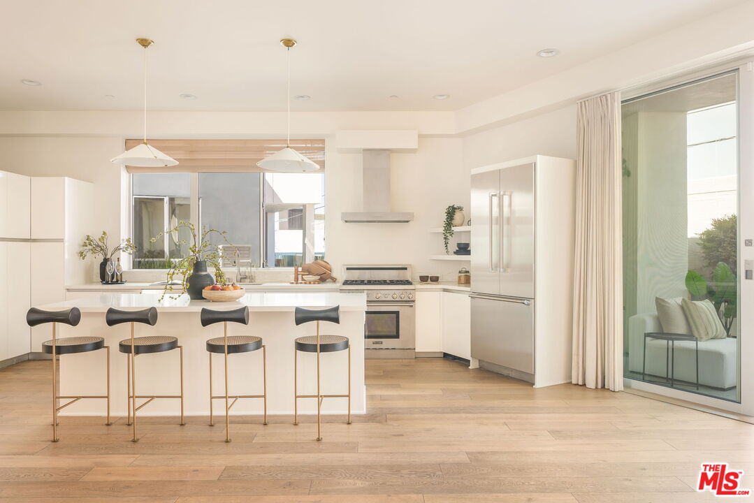 616 N Croft Ave Unit: 1