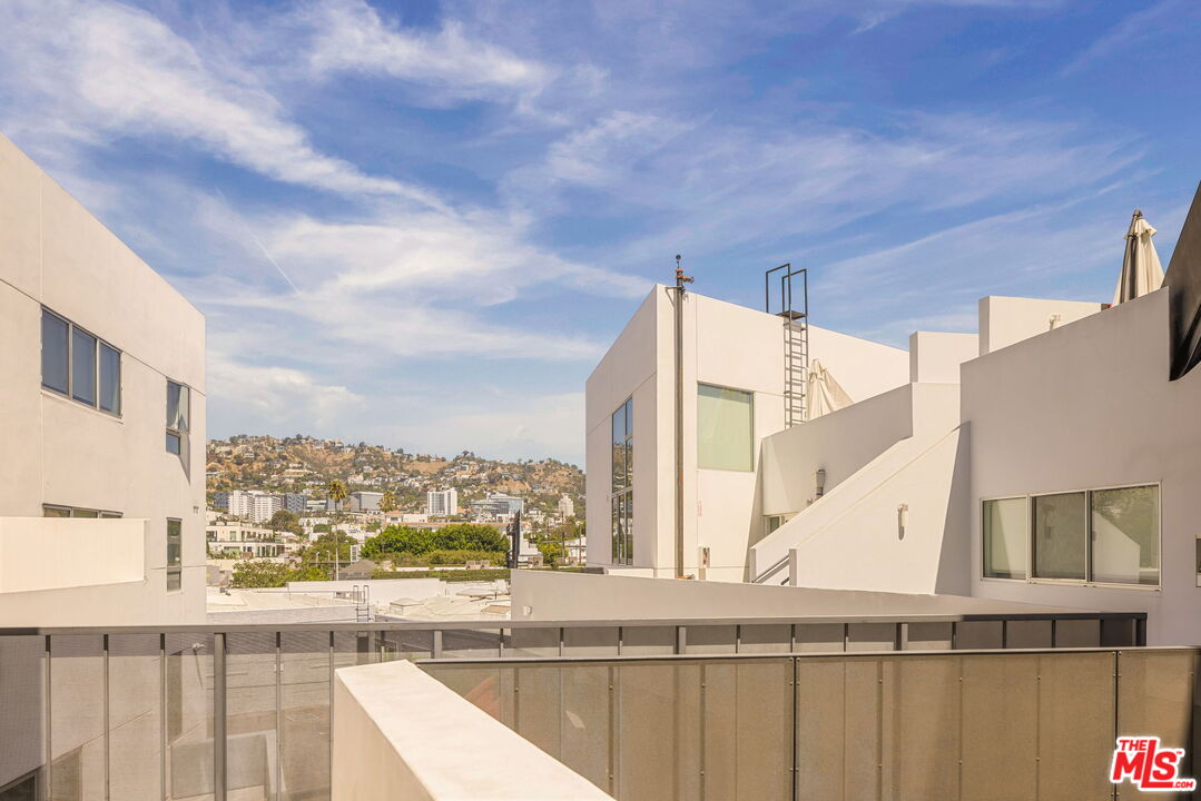 616 N Croft Ave Unit: 1