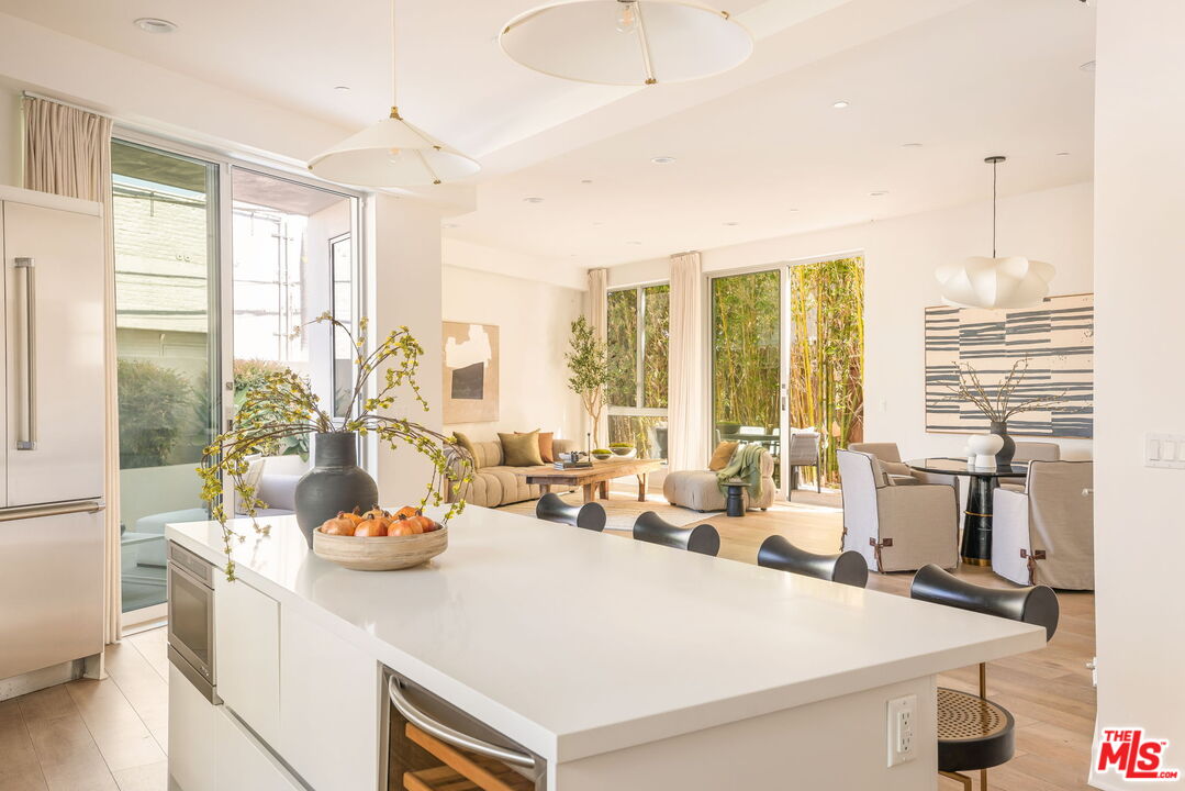 616 N Croft Ave Unit: 1