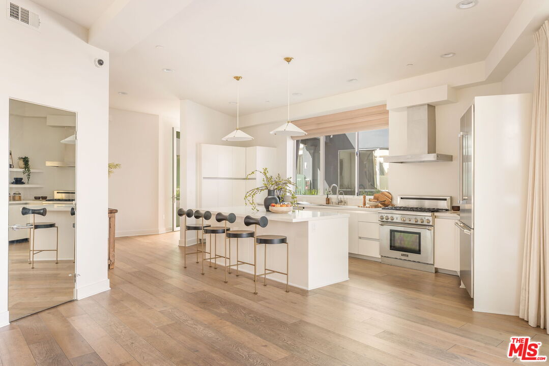 616 N Croft Ave Unit: 1