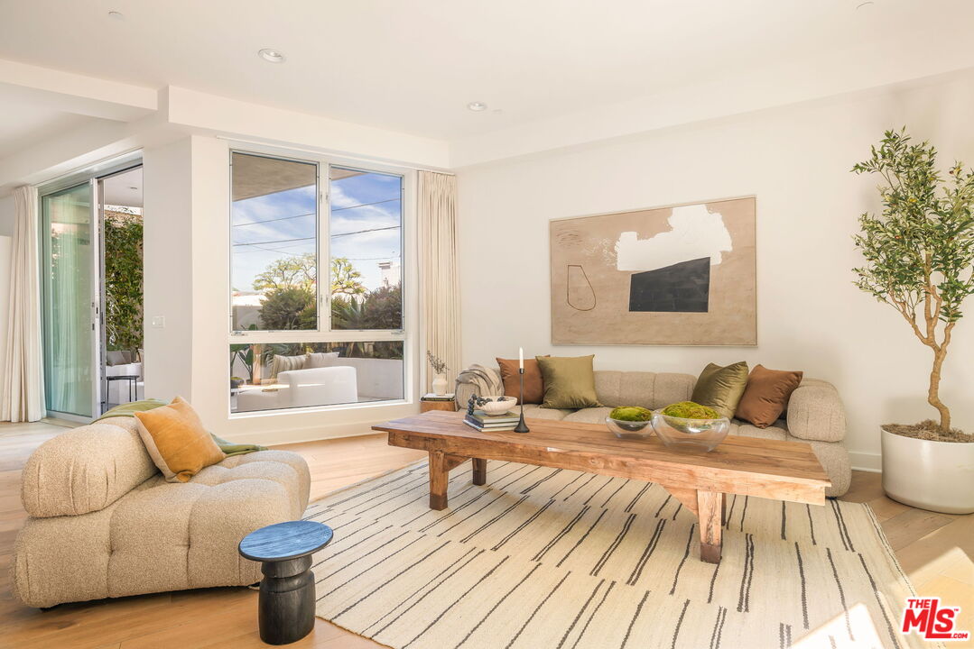 616 N Croft Ave Unit: 1