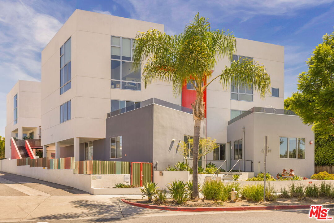 616 N Croft Ave Unit: 1