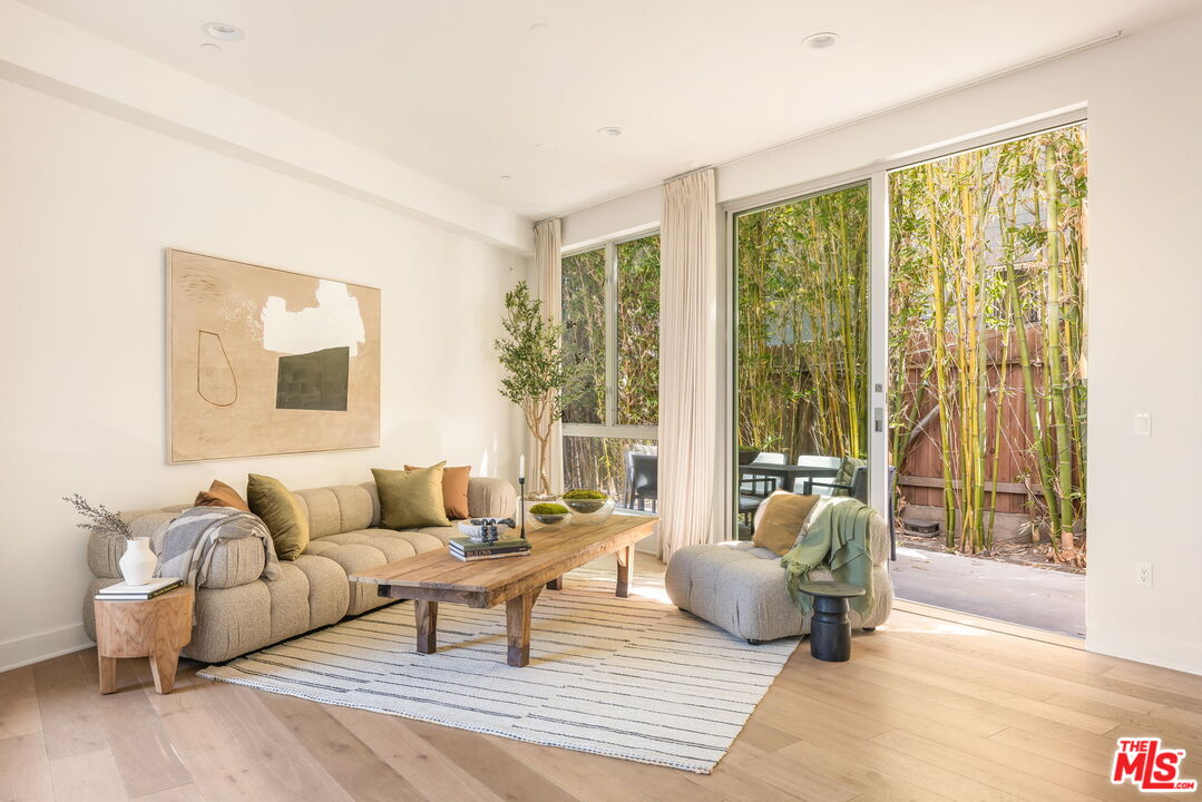 616 N Croft Ave Unit: 1