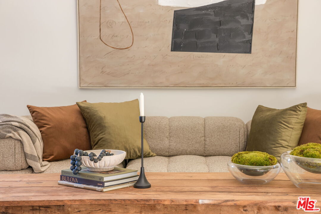 616 N Croft Ave Unit: 1