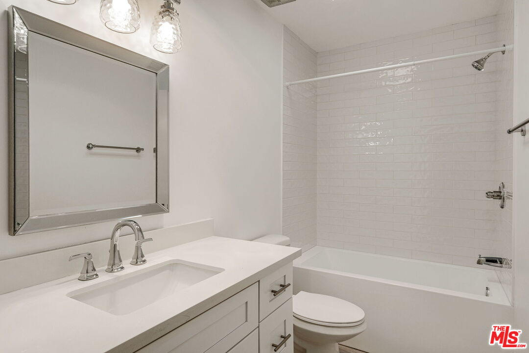 1342 HARVARD ST Unit: 201