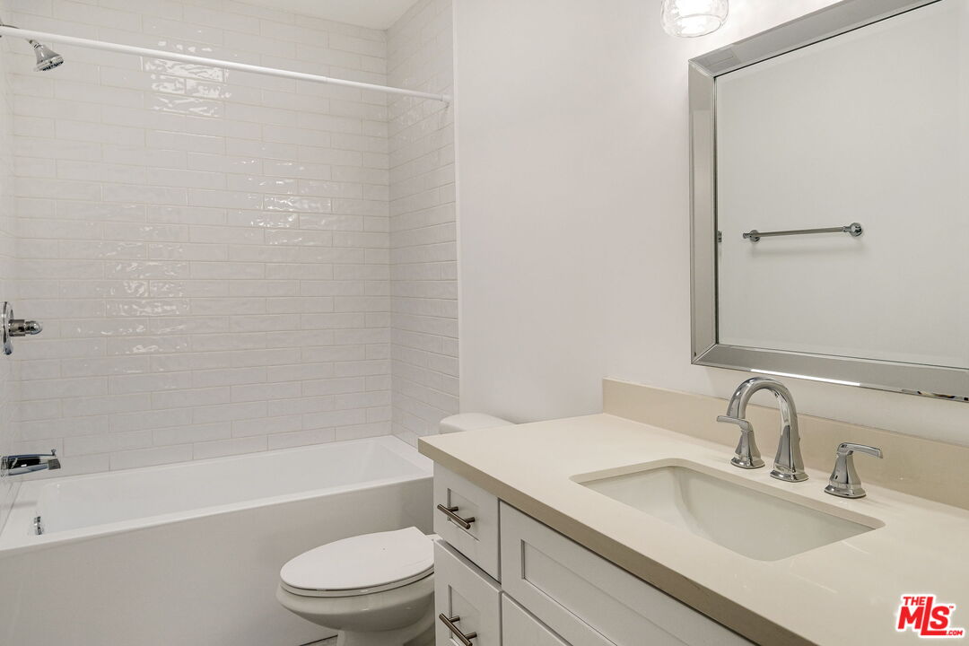 1342 HARVARD ST Unit: 201