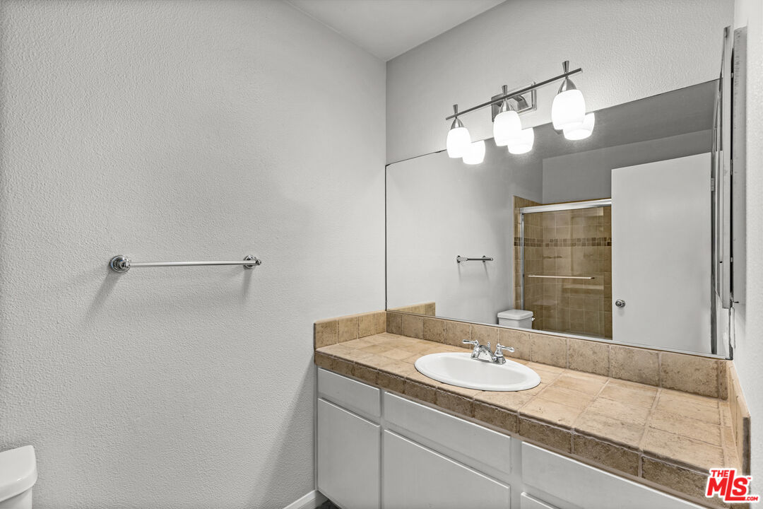 1342 HARVARD ST Unit: 204