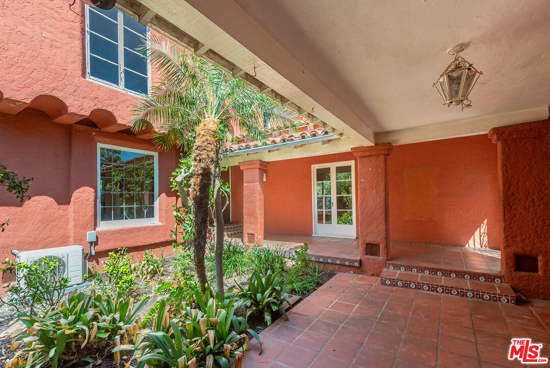 305 S McCarty Dr