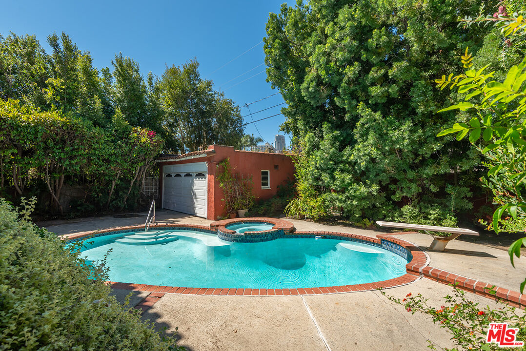 305 S McCarty Dr