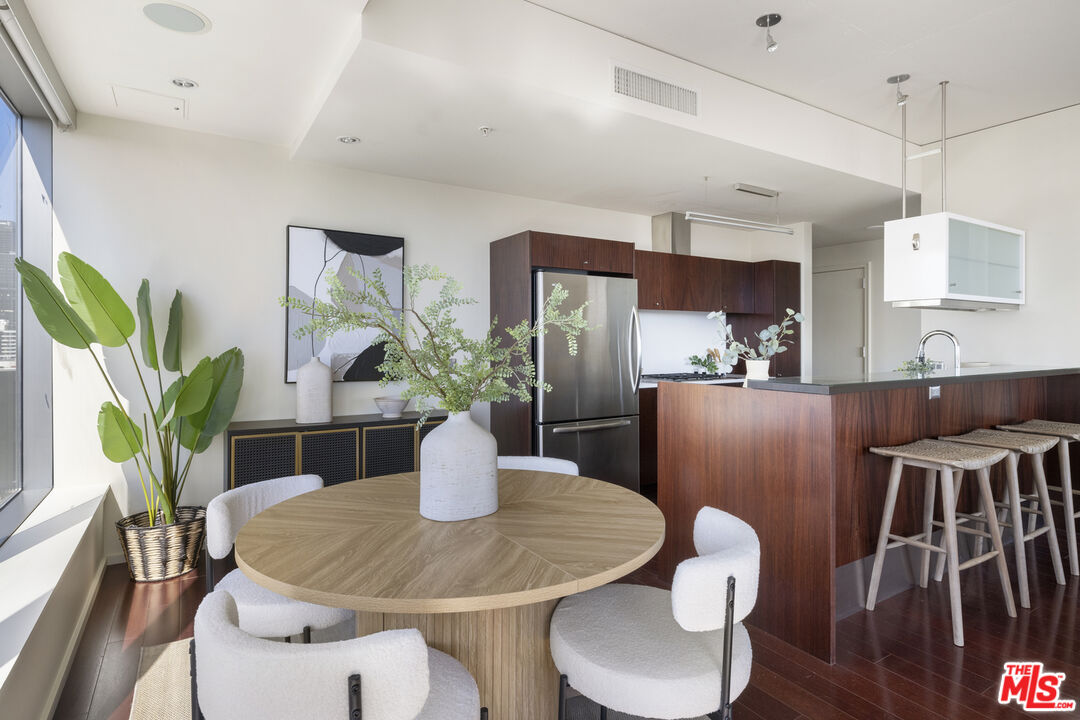 1155 S Grand Ave Unit: 1204