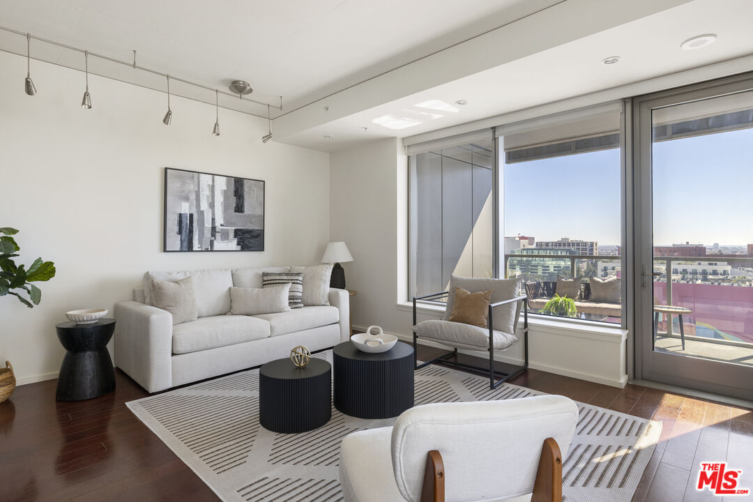 1155 S Grand Ave Unit: 1204