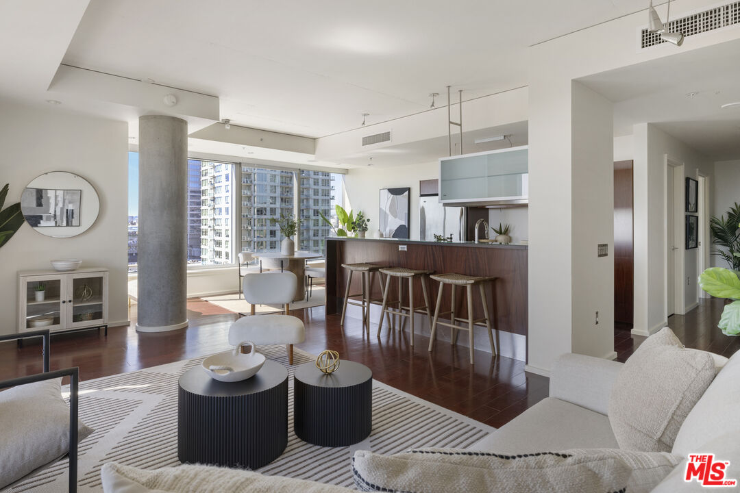 1155 S Grand Ave Unit: 1204