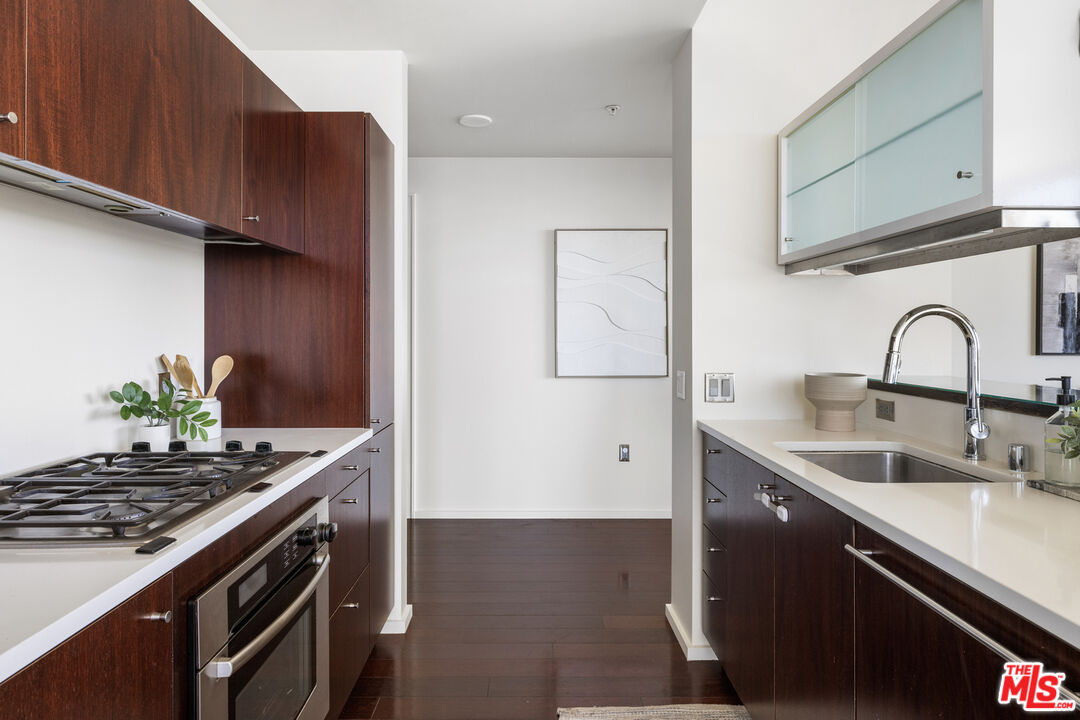 1155 S Grand Ave Unit: 1204