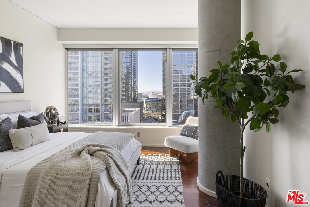 1155 S Grand Ave Unit: 1204