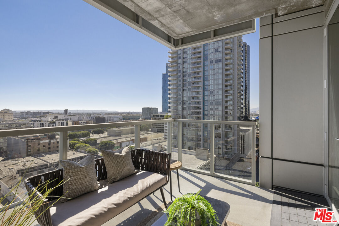 1155 S Grand Ave Unit: 1204