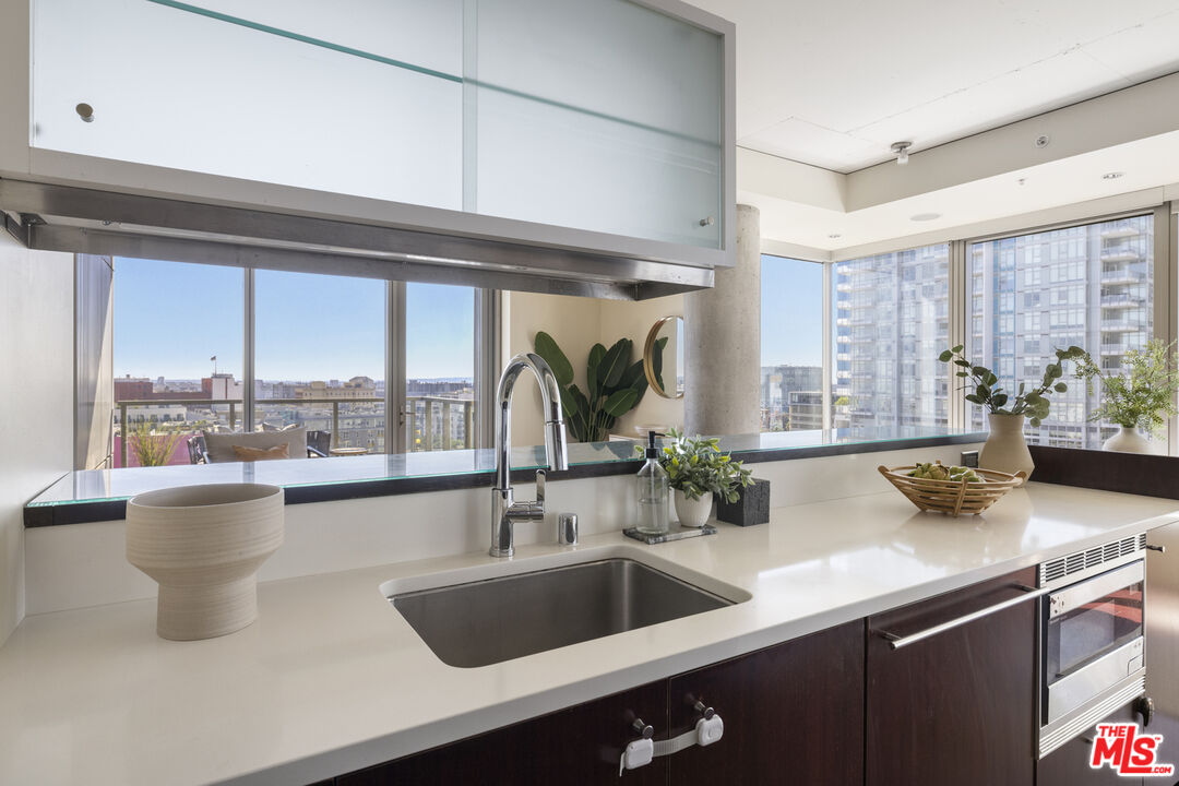 1155 S Grand Ave Unit: 1204