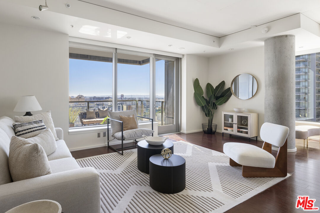 1155 S Grand Ave Unit: 1204