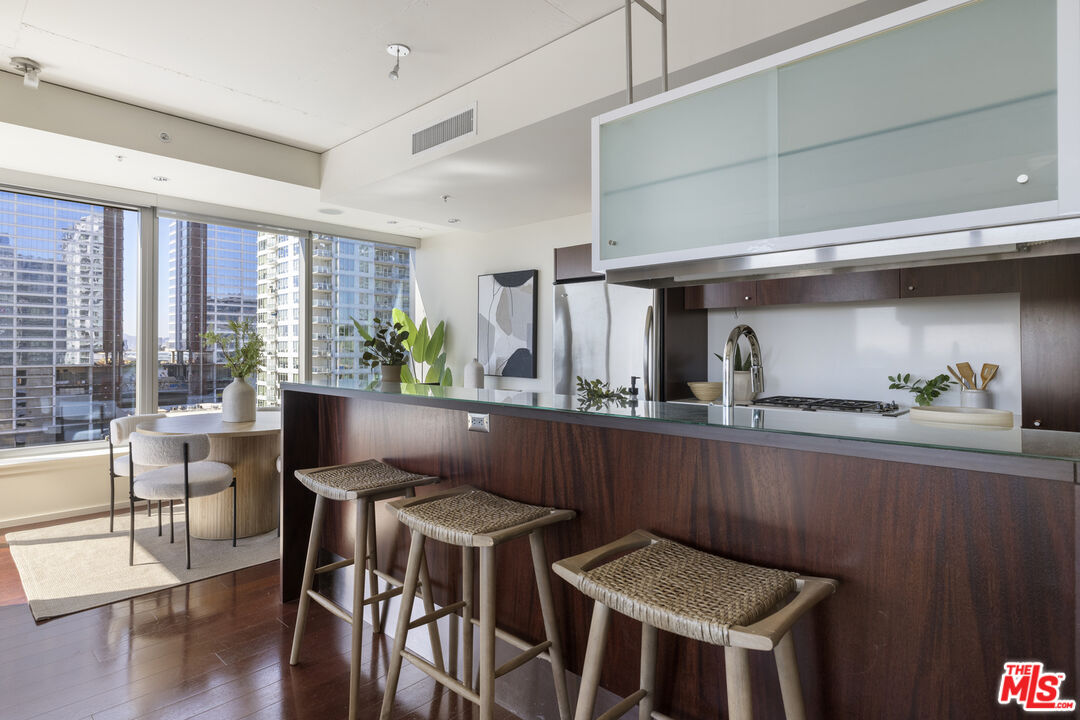 1155 S Grand Ave Unit: 1204