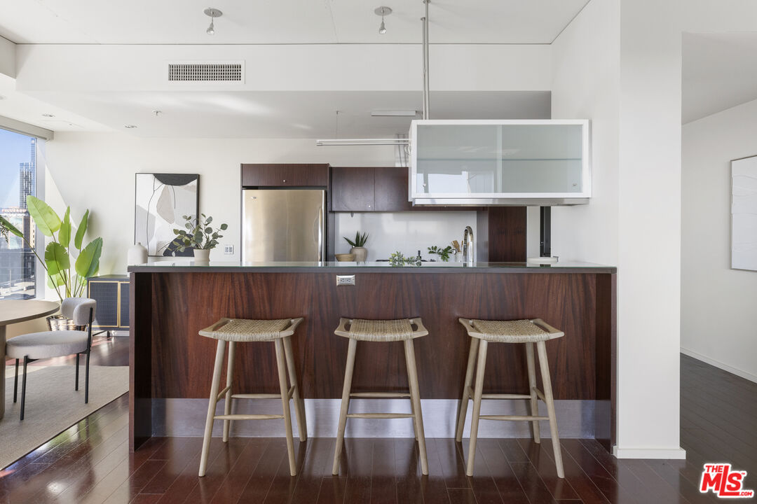 1155 S Grand Ave Unit: 1204