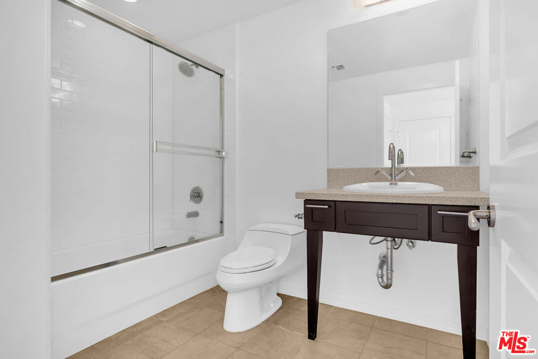 4050 GLENCOE AVE Unit: 405