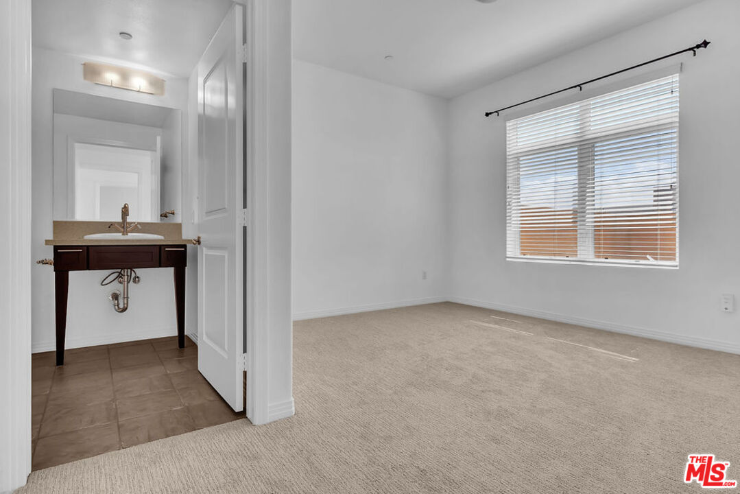 4050 GLENCOE AVE Unit: 405