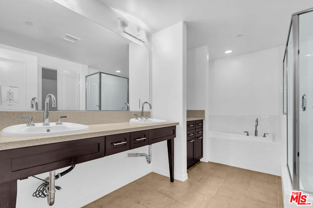 4050 GLENCOE AVE Unit: 405