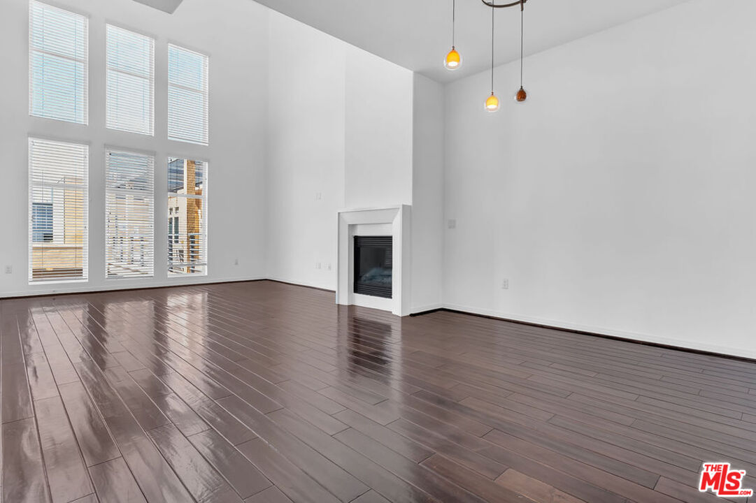 4050 GLENCOE AVE Unit: 405