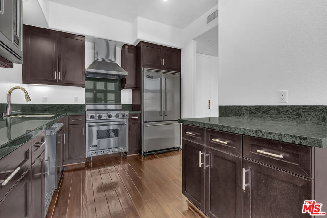 4050 GLENCOE AVE Unit: 405