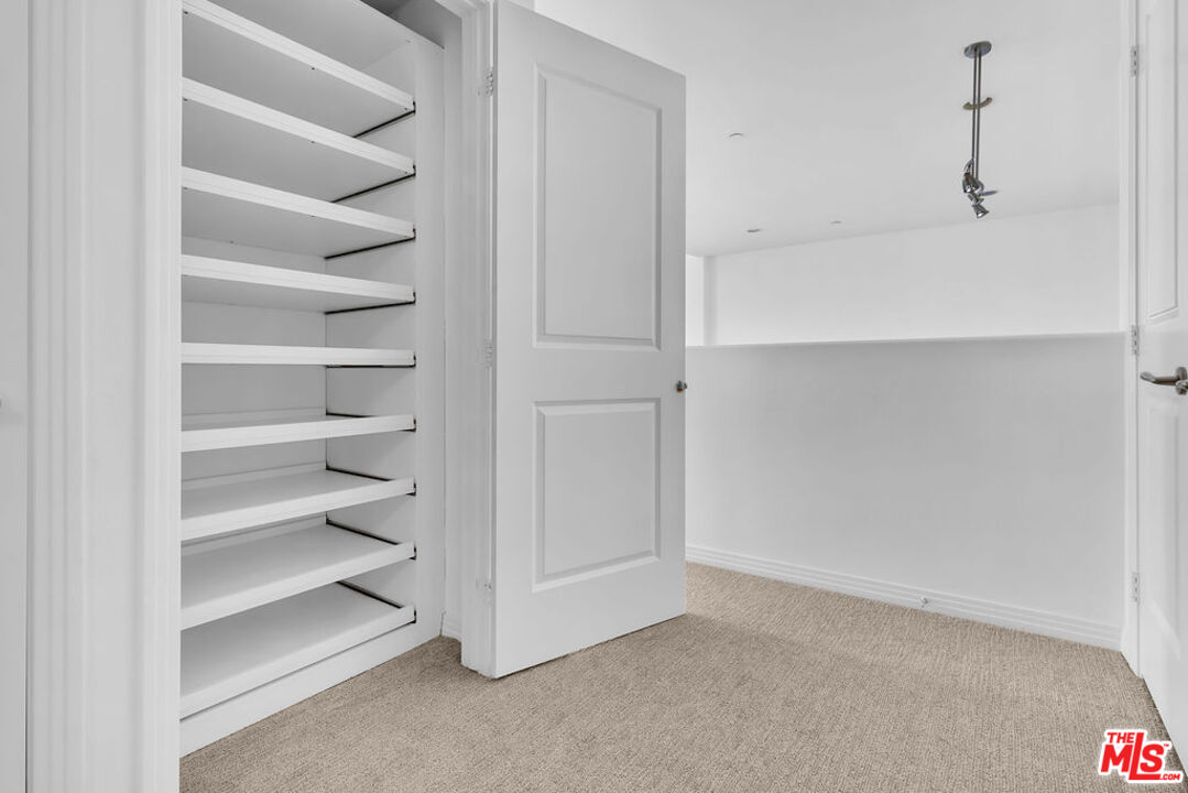 4050 GLENCOE AVE Unit: 405