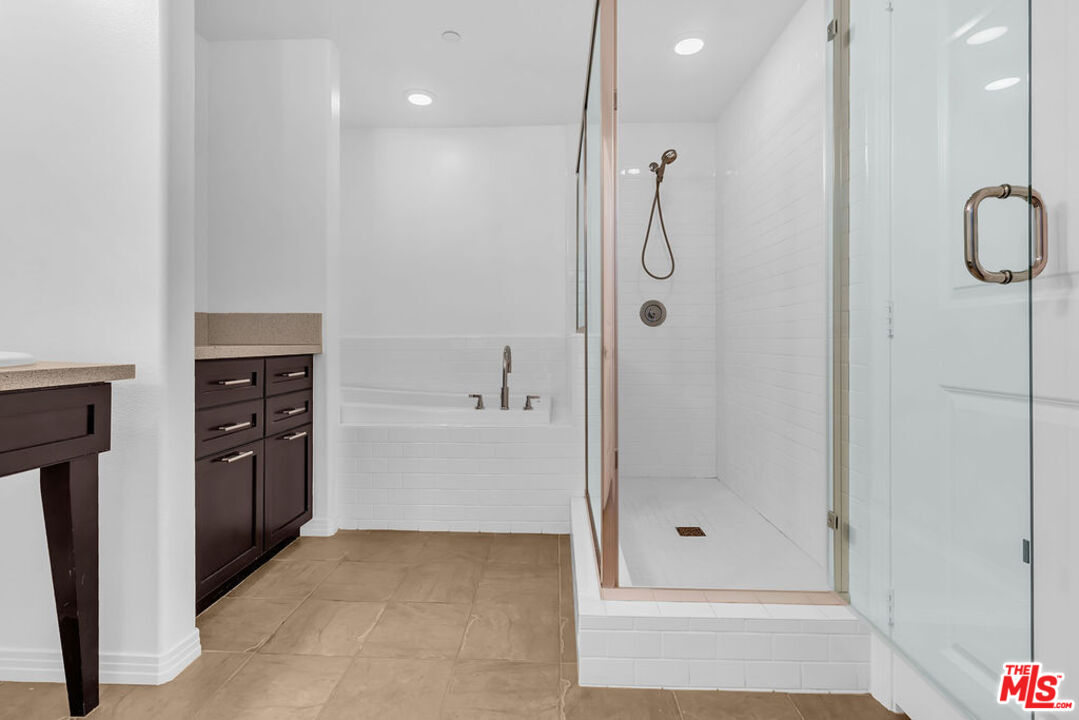4050 GLENCOE AVE Unit: 405