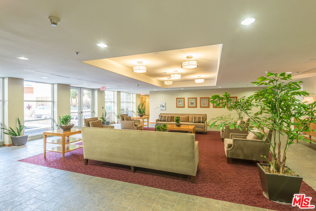 4050 GLENCOE AVE Unit: 405
