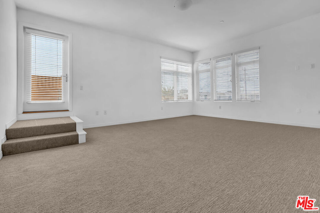 4050 GLENCOE AVE Unit: 405
