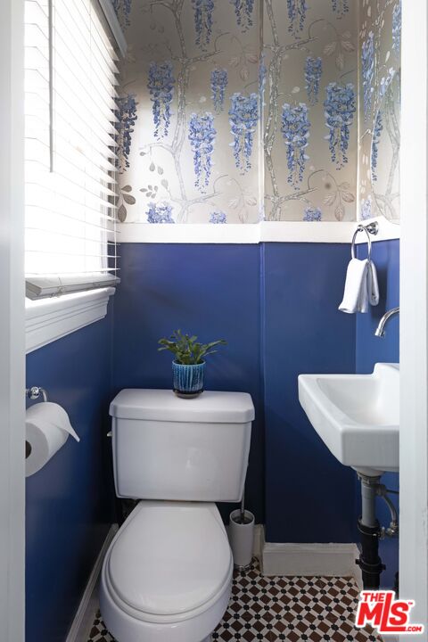 1569 S Orange Grove Ave