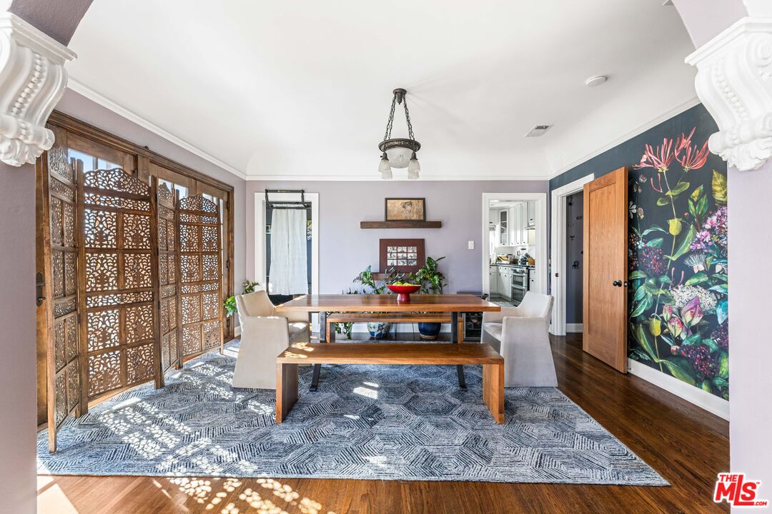 1569 S Orange Grove Ave