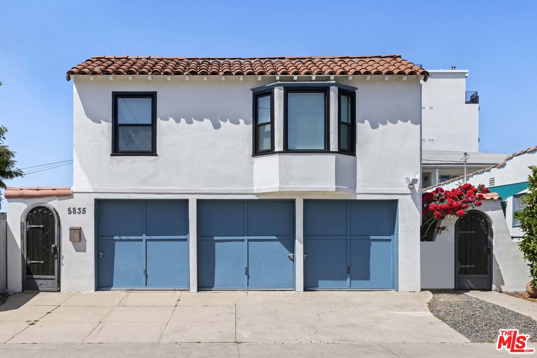 1569 S Orange Grove Ave