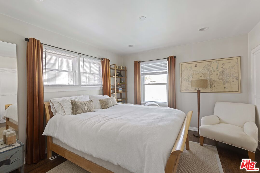 1569 S Orange Grove Ave