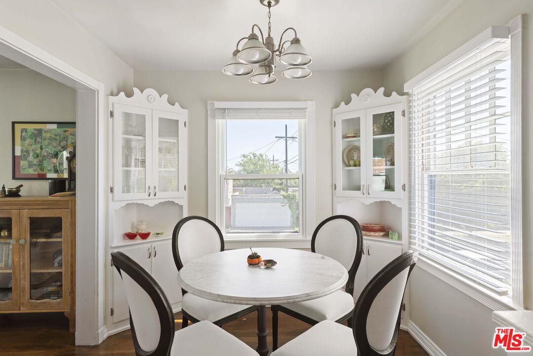 1569 S Orange Grove Ave