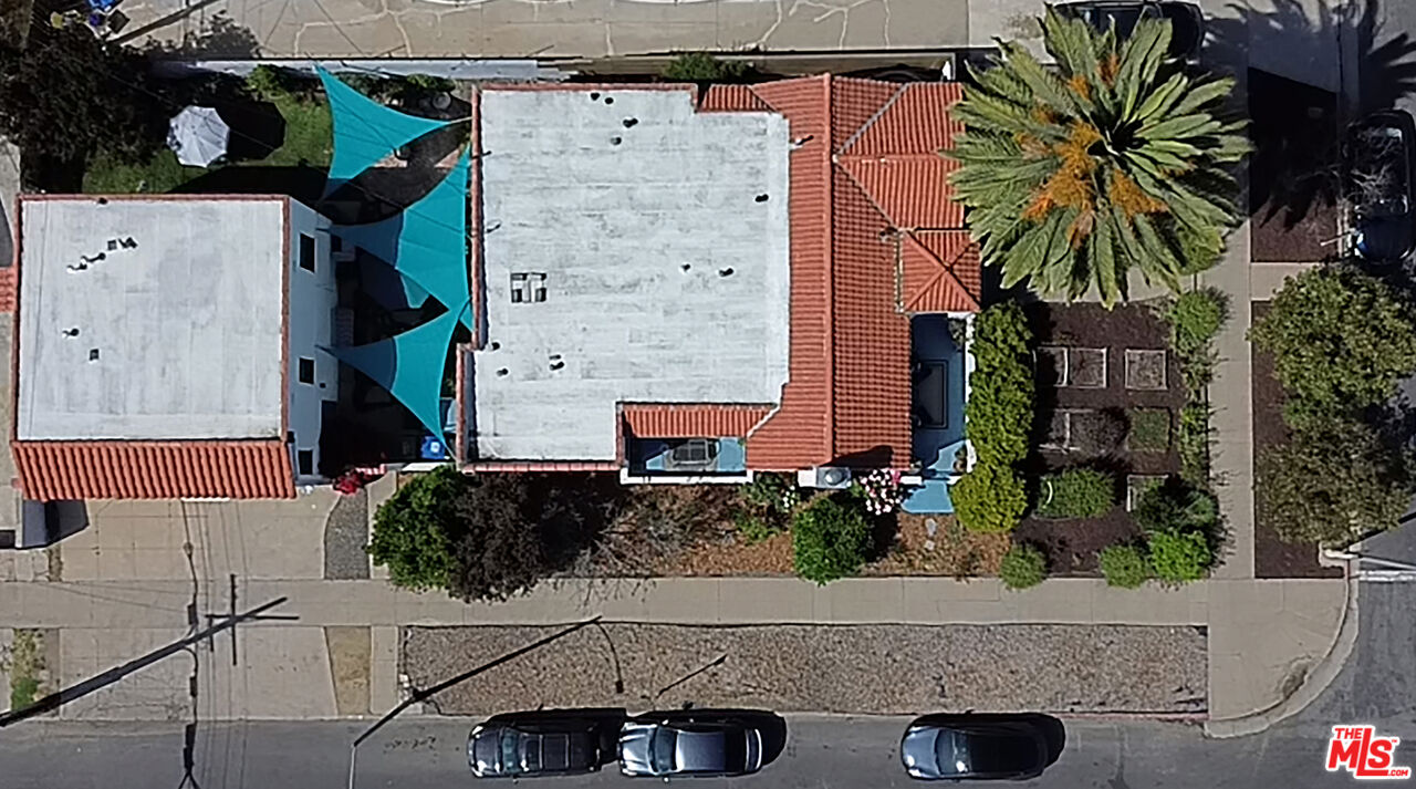 1569 S Orange Grove Ave