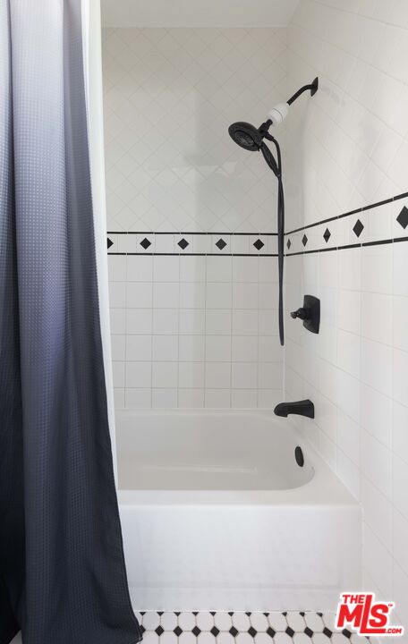 1569 S Orange Grove Ave