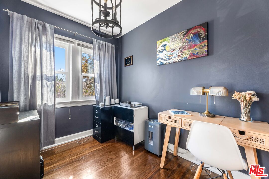 1569 S Orange Grove Ave