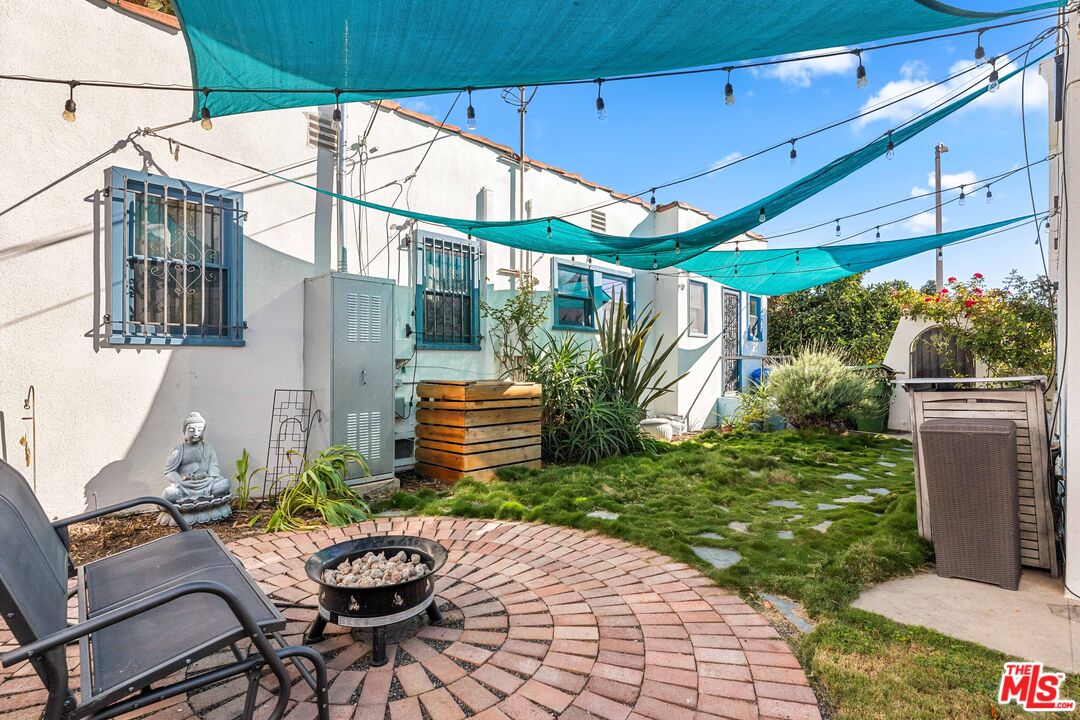 1569 S Orange Grove Ave