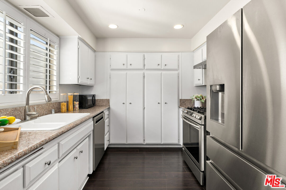 12930 Valleyheart Dr Unit: 4