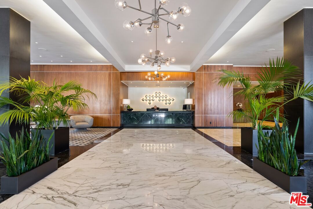 1100 Alta Loma Rd Unit: 902