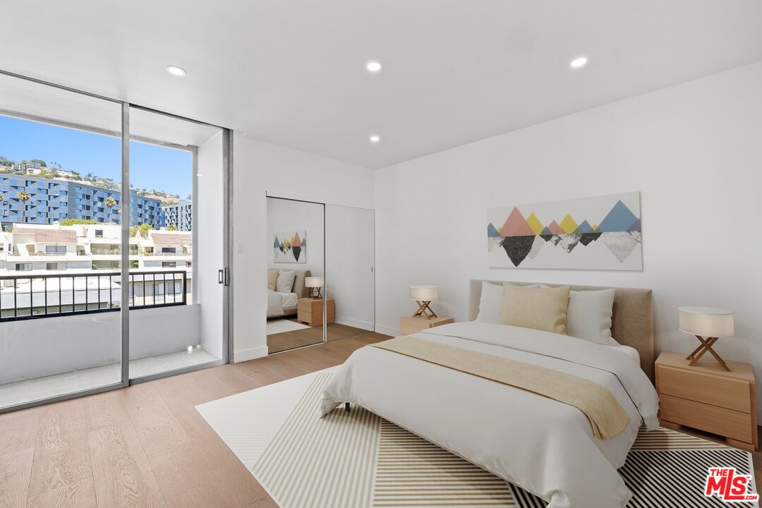 1100 Alta Loma Rd Unit: 902