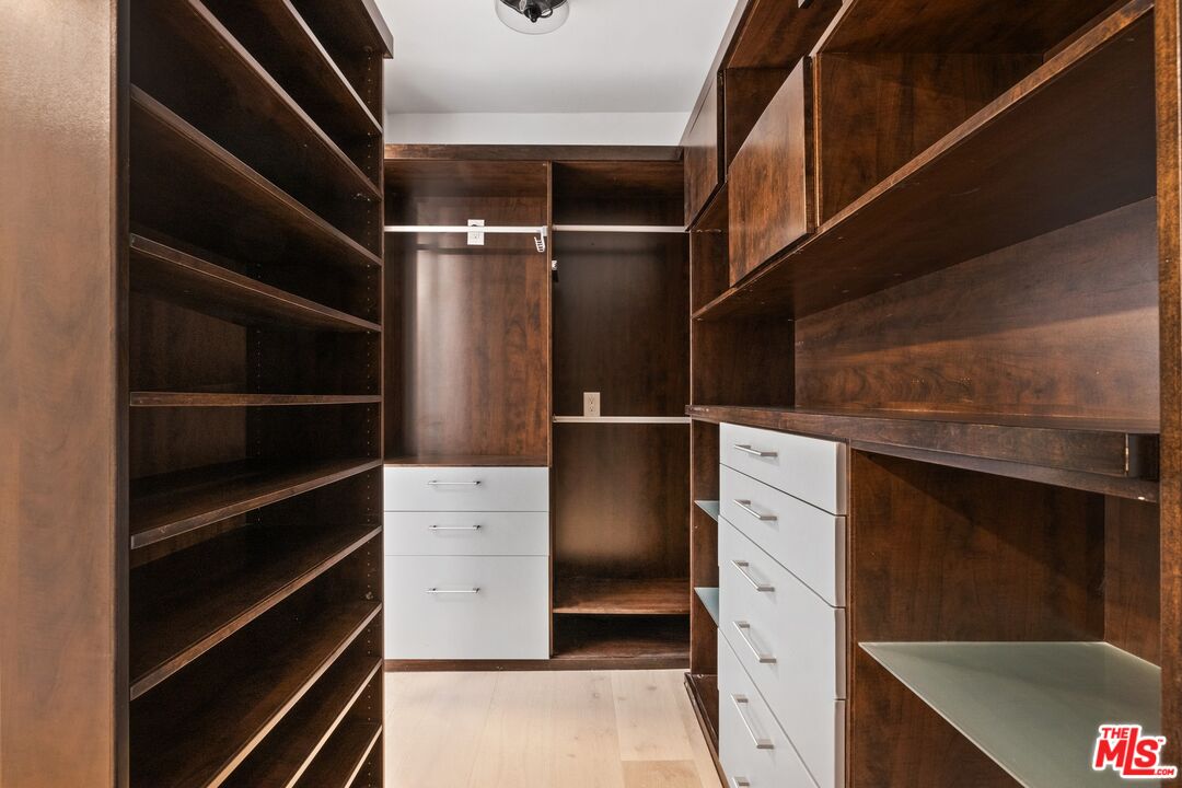 1100 Alta Loma Rd Unit: 902