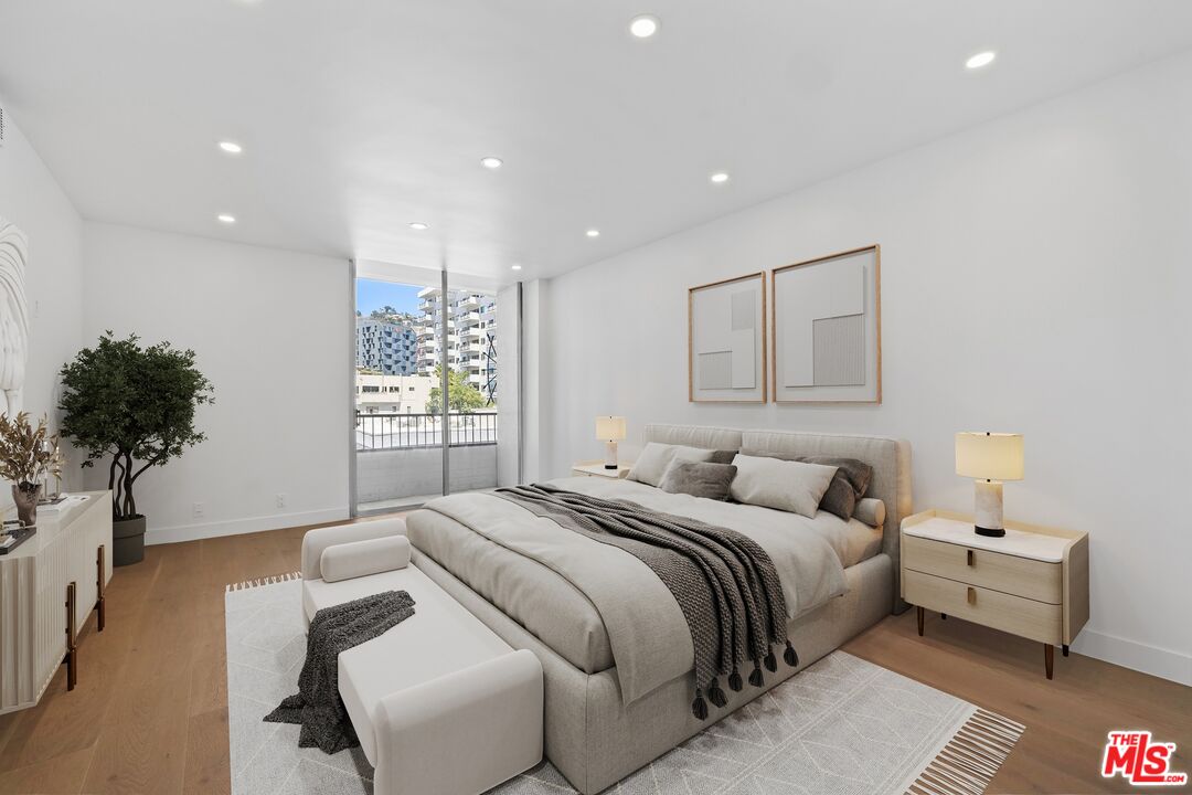 1100 Alta Loma Rd Unit: 902