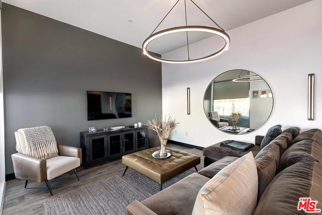 1223 Larrabee St Unit: 1